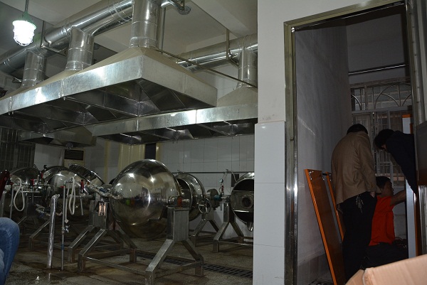 宜都医疗制药厂夹层锅配套50公斤芭乐视频成人网站现场安装调试图 宜都医疗制药厂夹层锅配套50公斤芭乐视频成人网站现场安装调试图