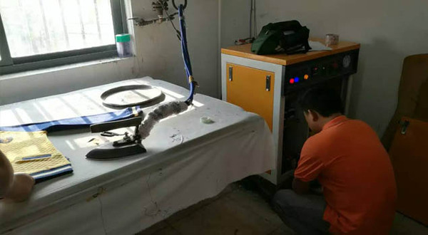服装熨烫芭乐视频污污污在线下载