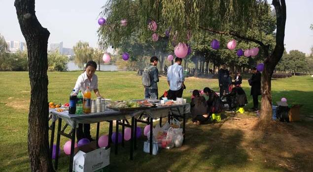 芭乐视频APP黄色版下载安装户外烧烤