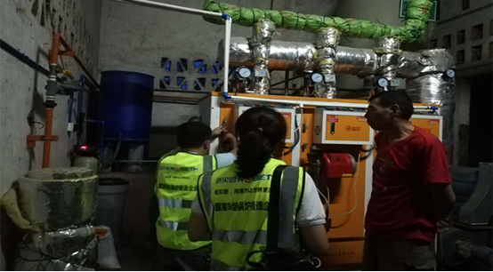 芭乐视频APP黄色版下载安装售后人员检查设备