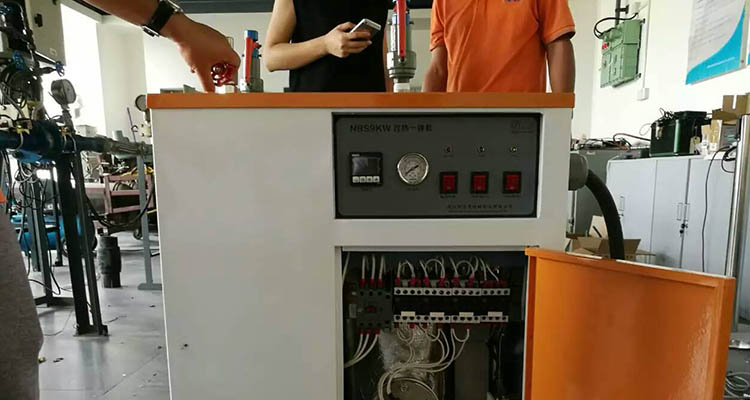 芭乐视频APP黄色版下载安装技术团队为大学实验室安装蒸汽发生器 芭乐视频APP黄色版下载安装技术团队为大学实验室安装蒸汽发生器