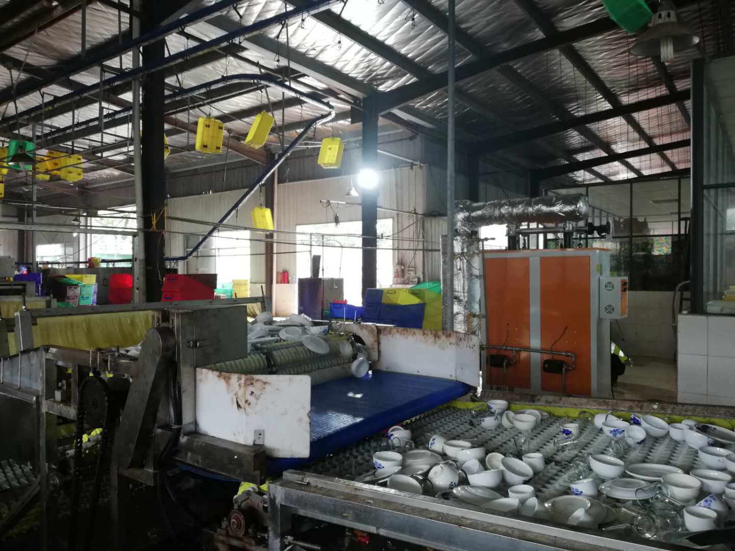 使用蒸汽发生器进行消毒餐具 使用蒸汽发生器进行消毒餐具