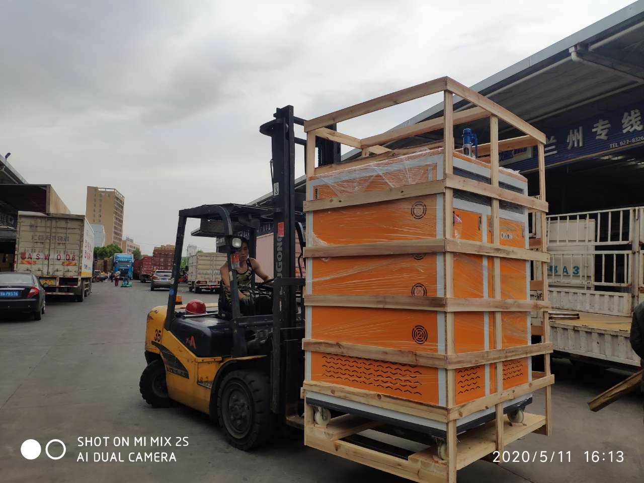 口罩加工厂商购买芭乐视频污污污在线下载进行加热熔喷布