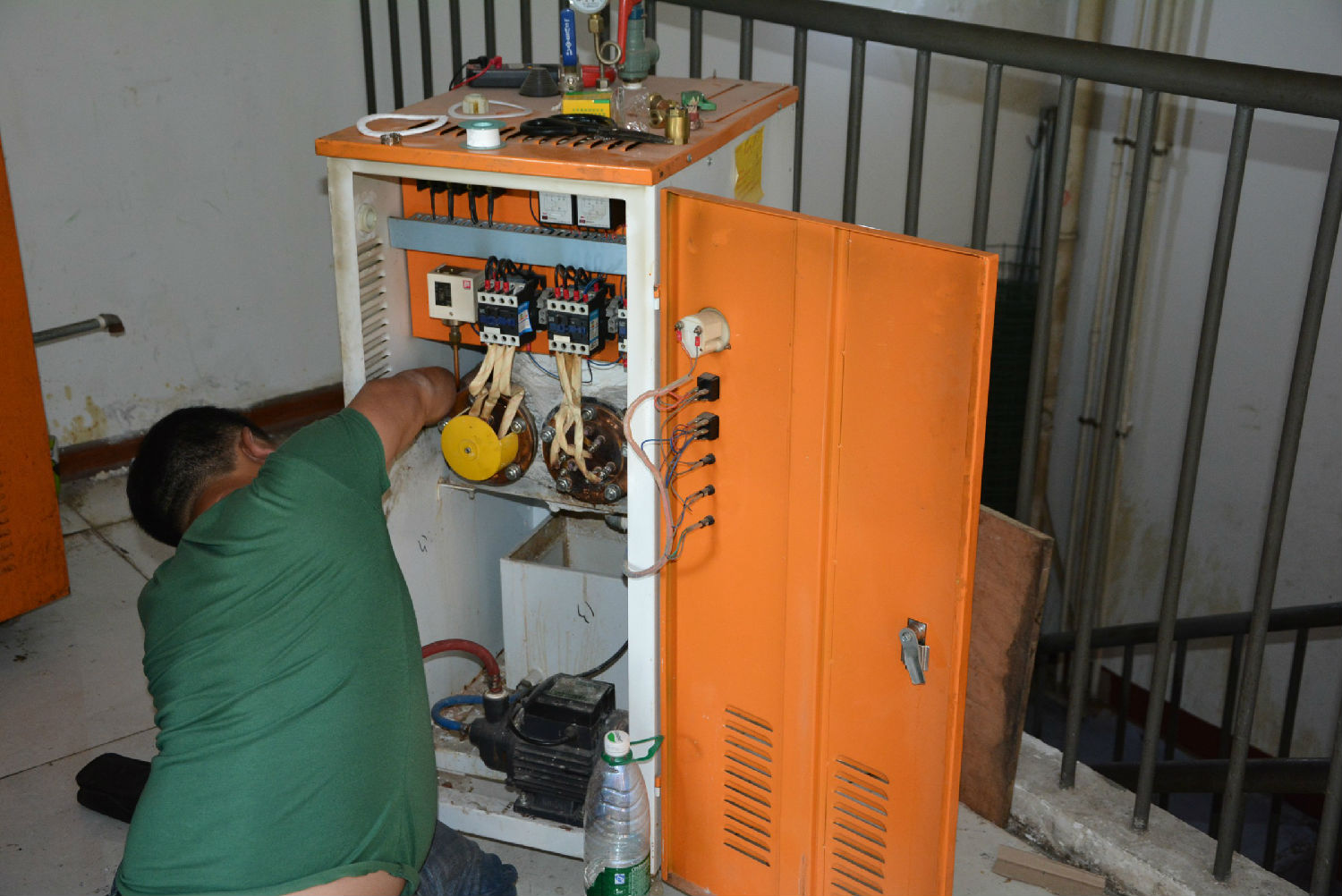 蒸汽洁净无污染，保证石锅鱼的食用安全