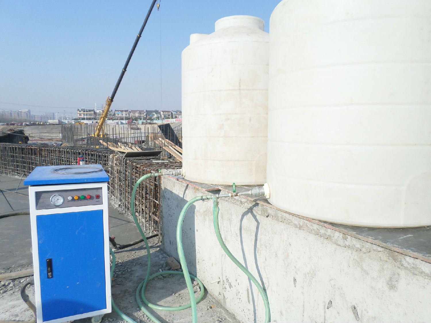 避免混凝土水分不足，使用湖南路桥养护芭乐视频污污污在线下载