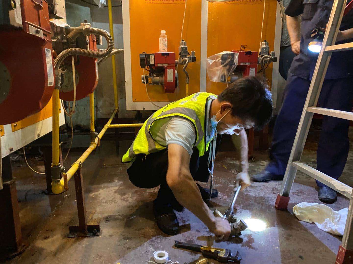 满足热水供应采用低氮蒸汽发生器