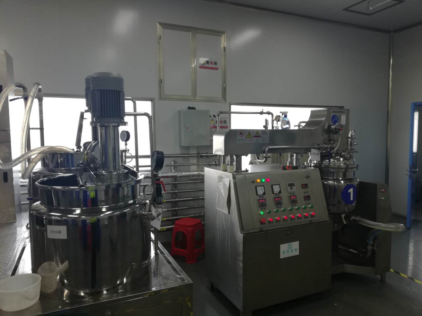 消毒机器.jpg 消毒机器.jpg